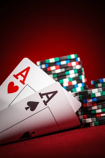 Live chat panel showing dealer and player interaction during Shio game